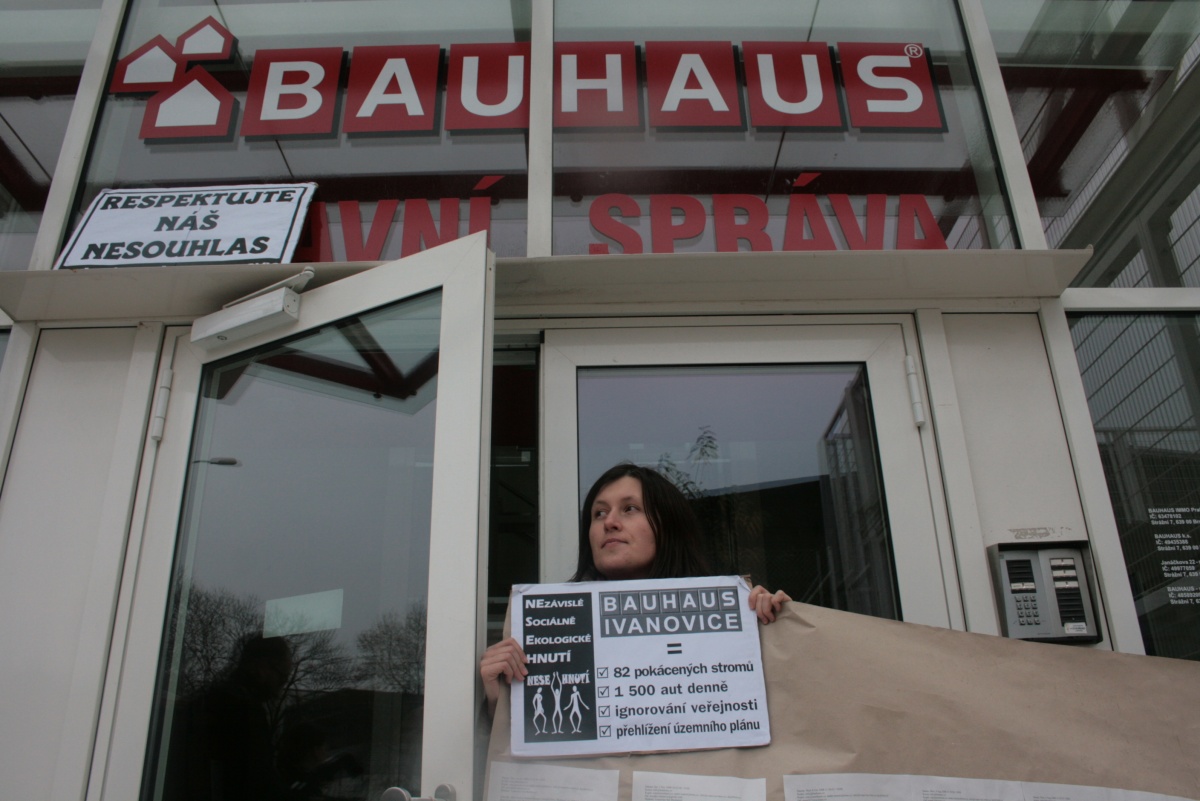 Plán Bauhausu: pokácet 82 stromů a postavit hypermarket