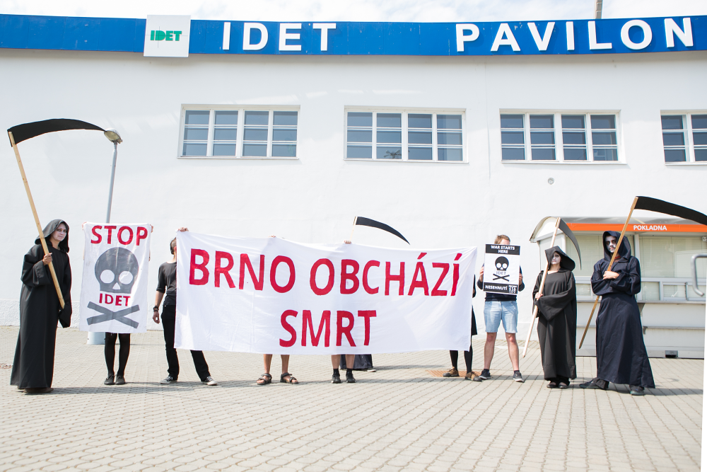 Brno by se mělo distancovat od zbrojařského veletrhu, vyzývá NESEHNUTÍ