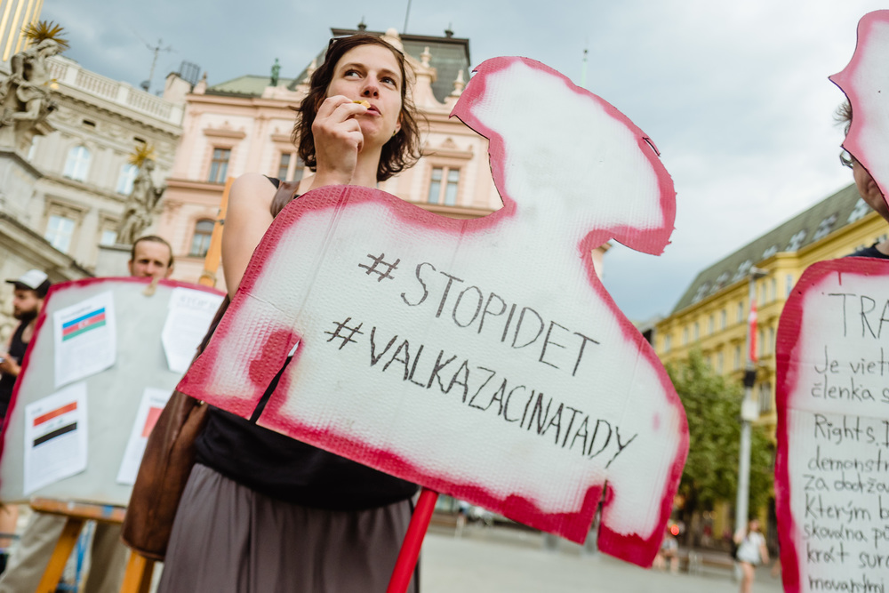 Zastavte zbrojařský veletrh IDET, žádali aktivisté a aktivistky v Brně