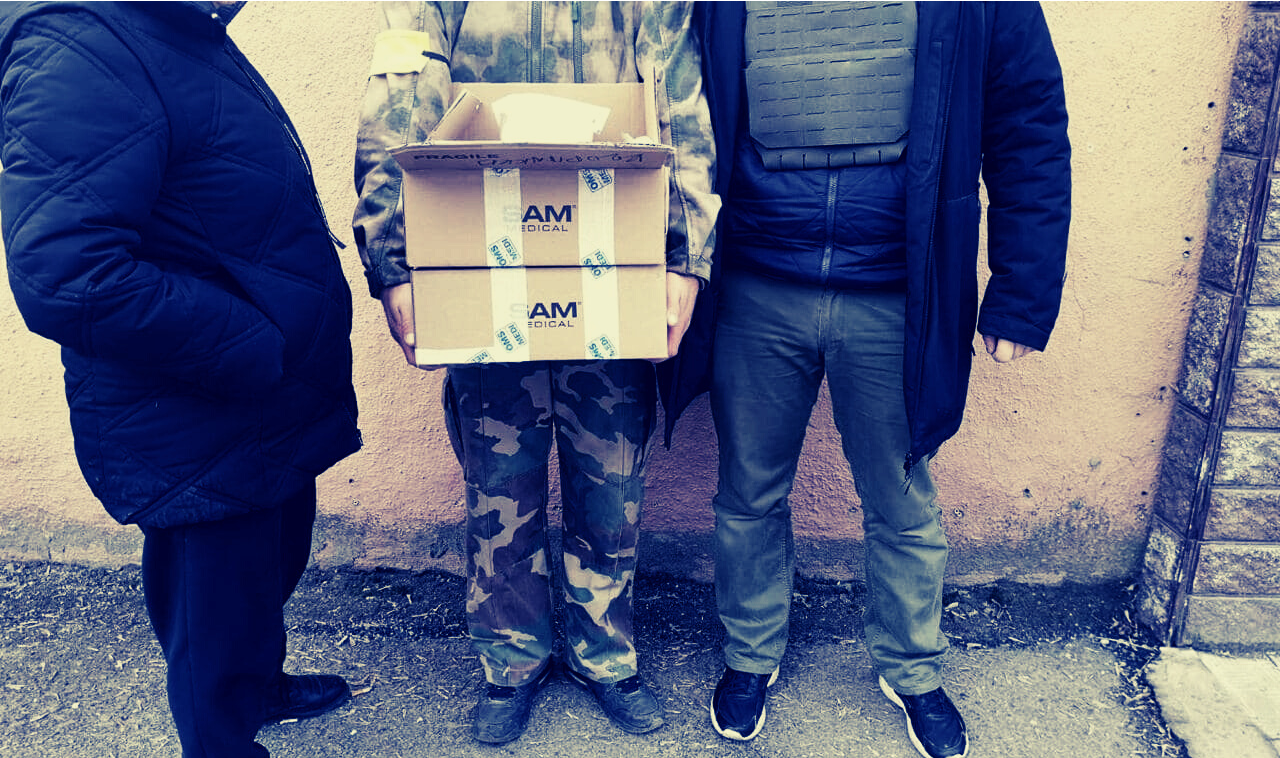 Pomoc aktivním občankám*ům a první dodávka léků do Ukrajiny